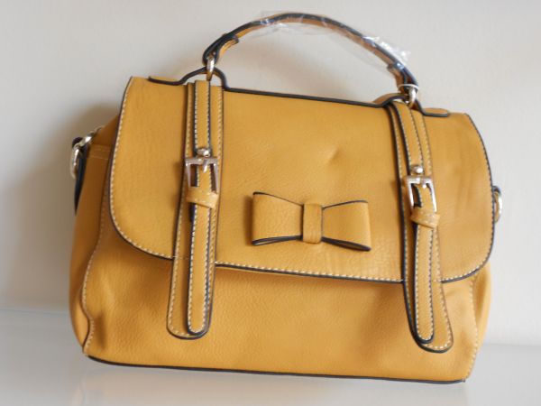 Bolsa mostarda de laço